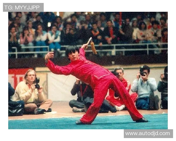 武术与足球的完美结合学过武术的足球明星们展现的独特魅力与技能