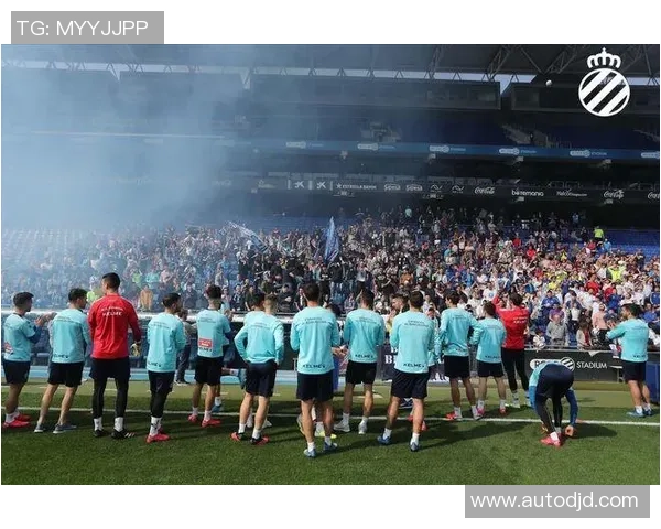 足球明星亲临助阵为球迷送上意外惊喜温暖瞬间感动全场