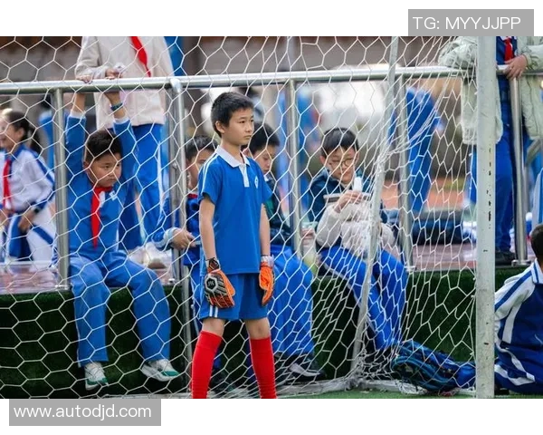 退役后身材依旧健美的足球明星们展现运动魅力与生活态度