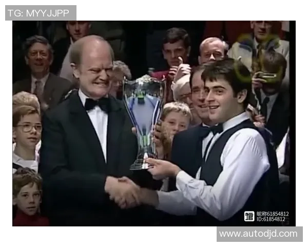 非裔足球明星的辉煌成就与历史地位排名分析与回顾